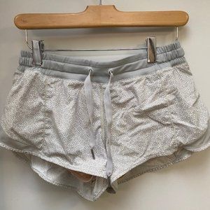 Lululemon Hotty Hot Shorts 8 - Gray Pattern 2.5in
